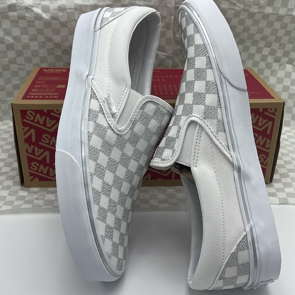 Vans WMNS Checkered Classic Slip-On Sneakers
Metallic True White
VN000CT5W00 - Picture 15 of 16